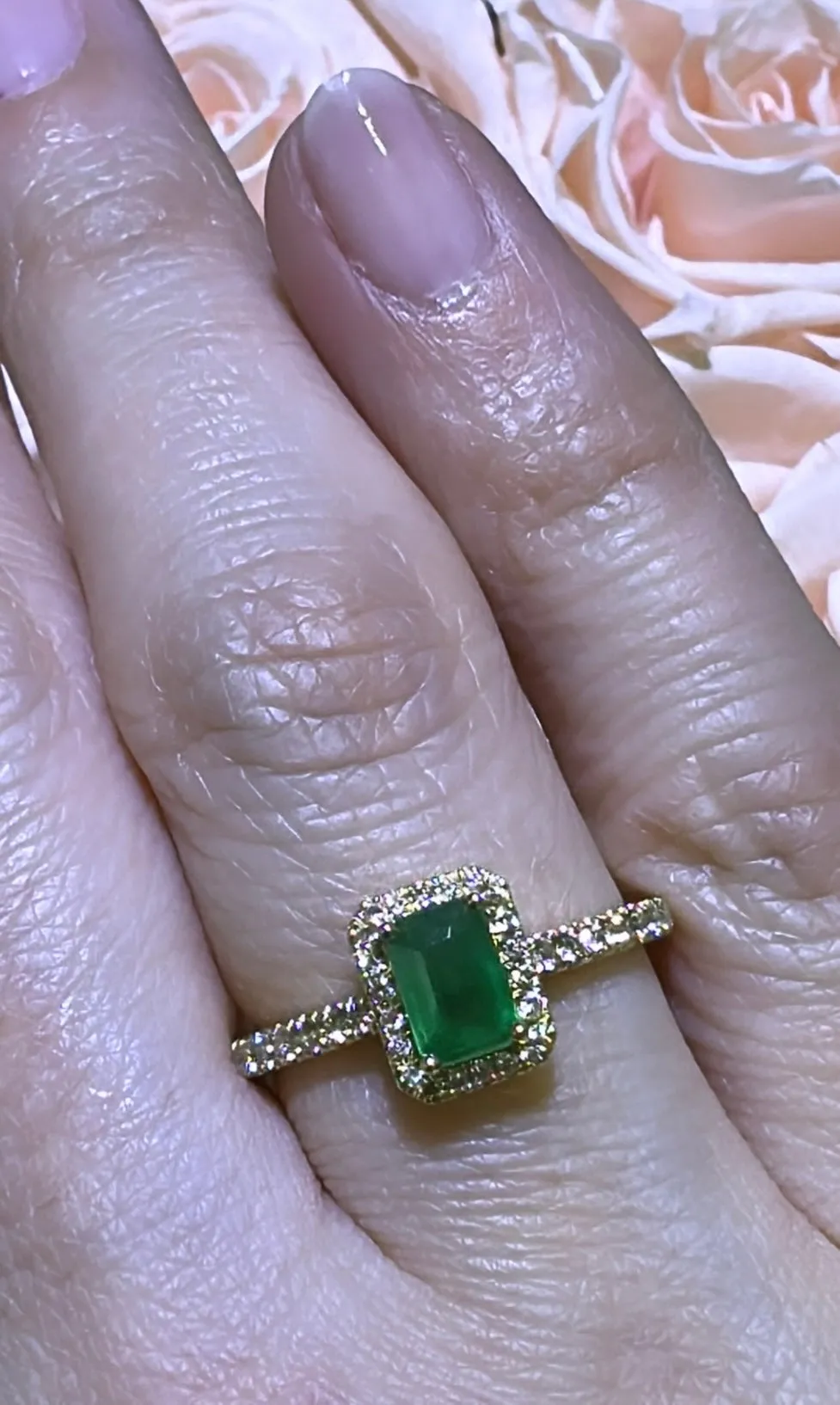 0.81ct tw Emerald and Diamond Ring