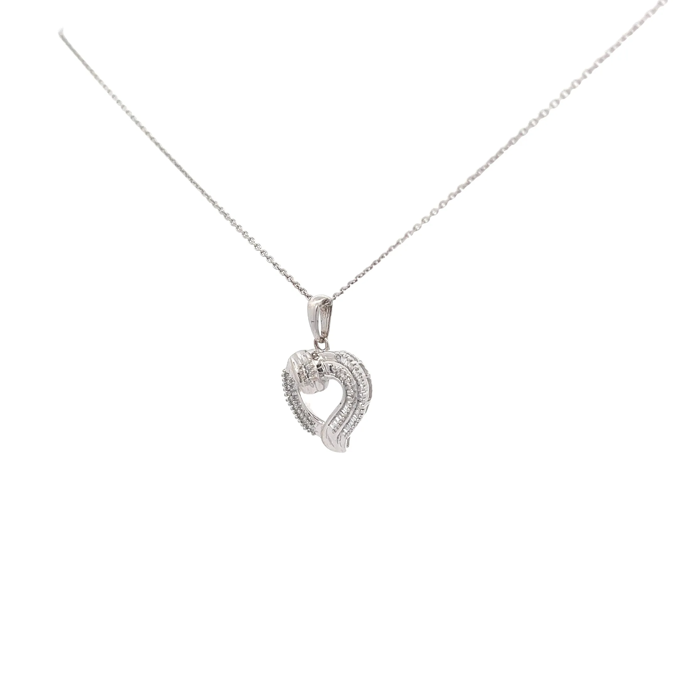 14k White Gold .35ct G SI1 Baguette Diamond heart necklace