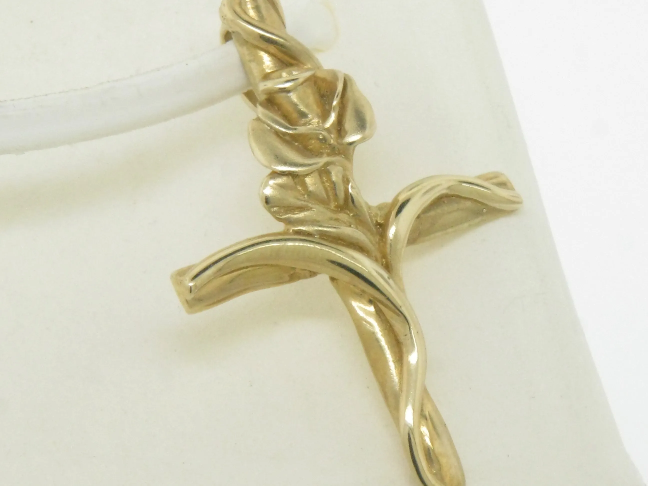 14K Yellow Gold Rose Flower Cross Rosy Cross Pendant New Old Stock Jewelry