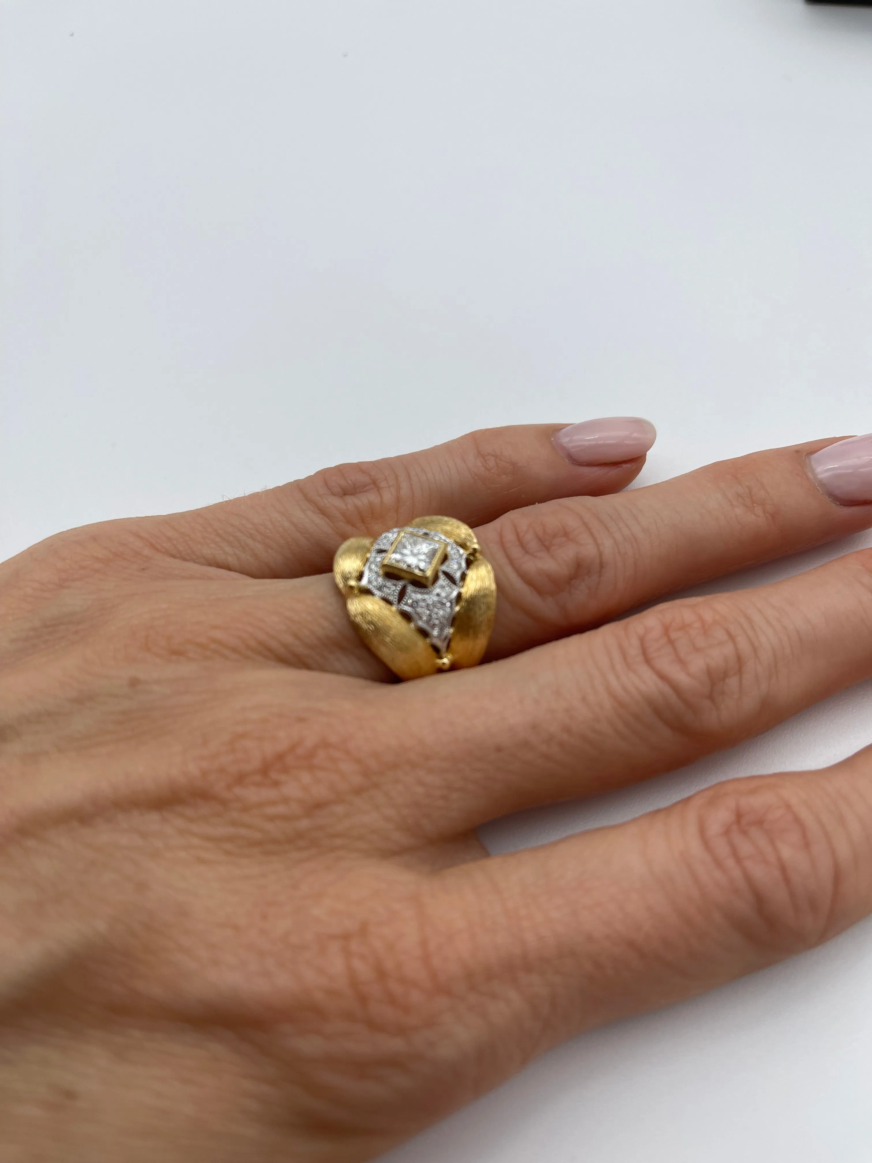 18k Diamond Yellow Florentine Style Gold Band Ring