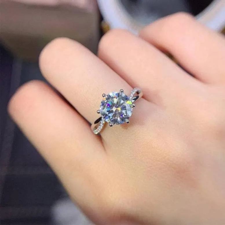3 Carat Round Cut Diamond 6 Claw Engagement Ring