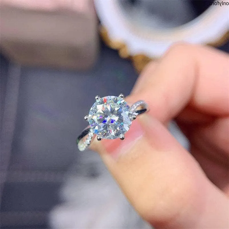 3 Carat Round Cut Diamond 6 Claw Engagement Ring
