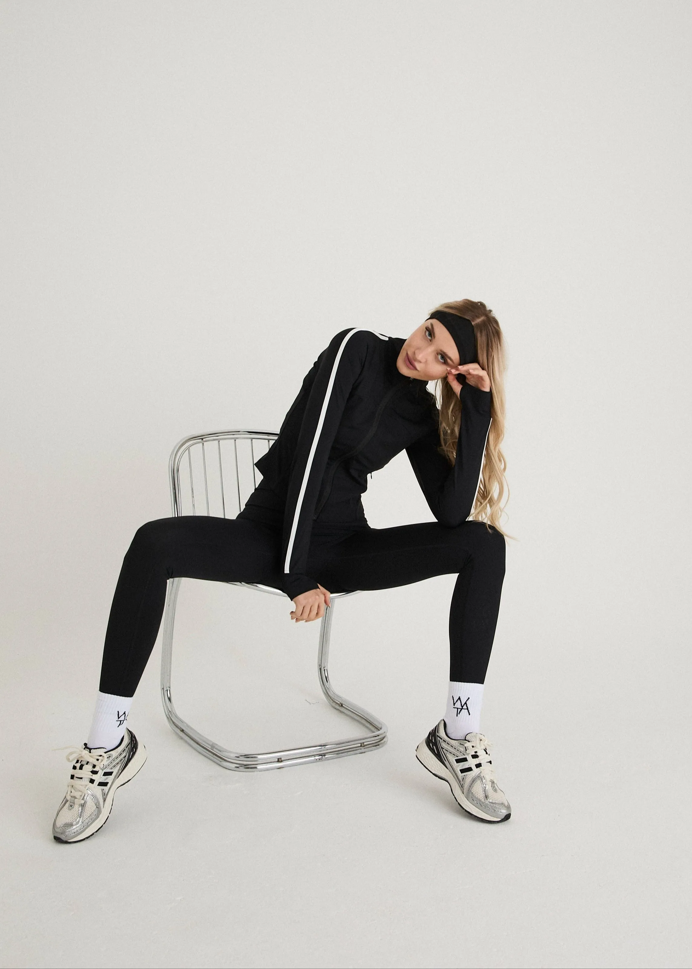 ACTIVE STRIPE ZIP UP - BLACK / WHITE