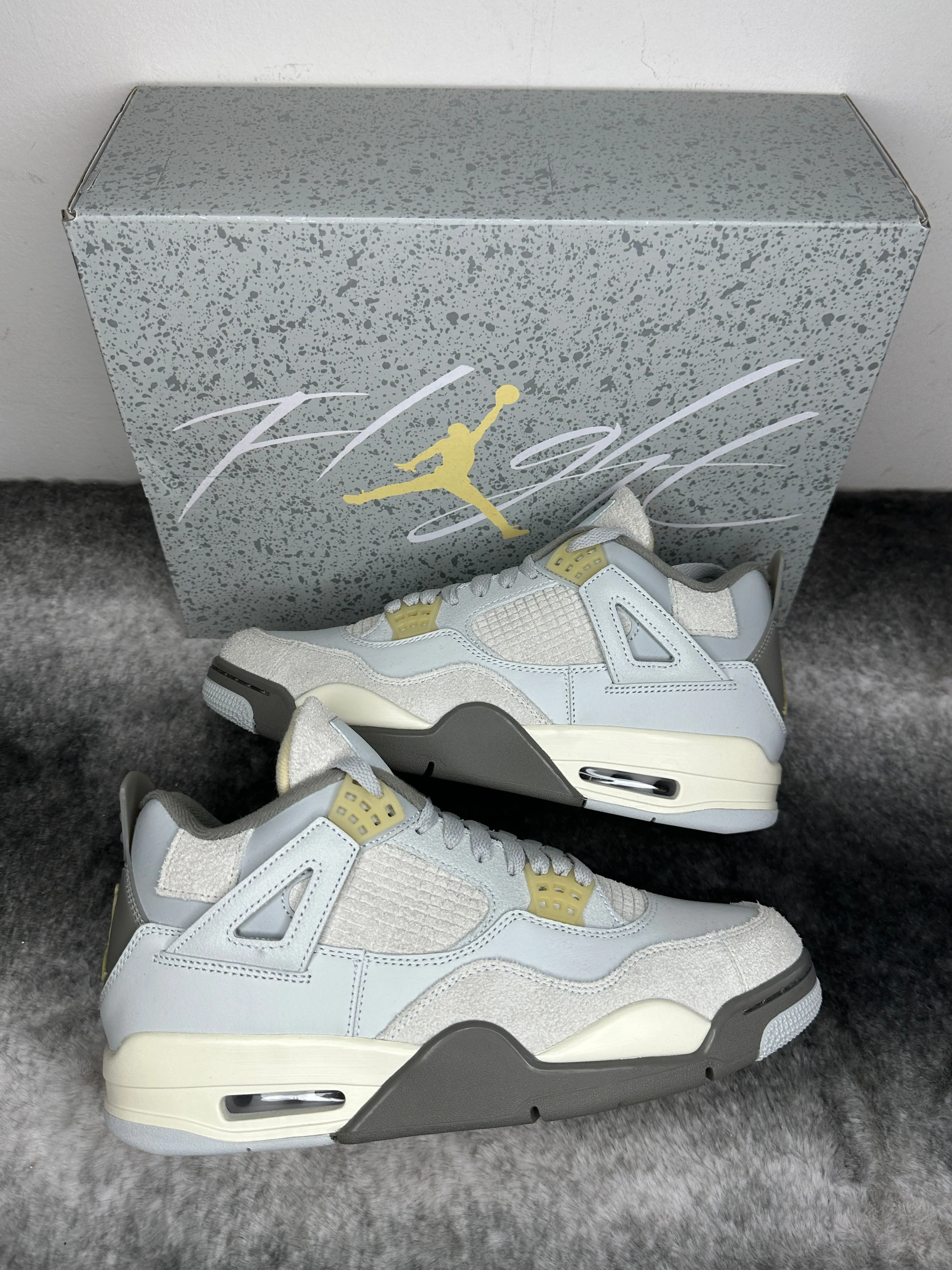 Air Jordan 4 Retro SE Craft Photon Dust