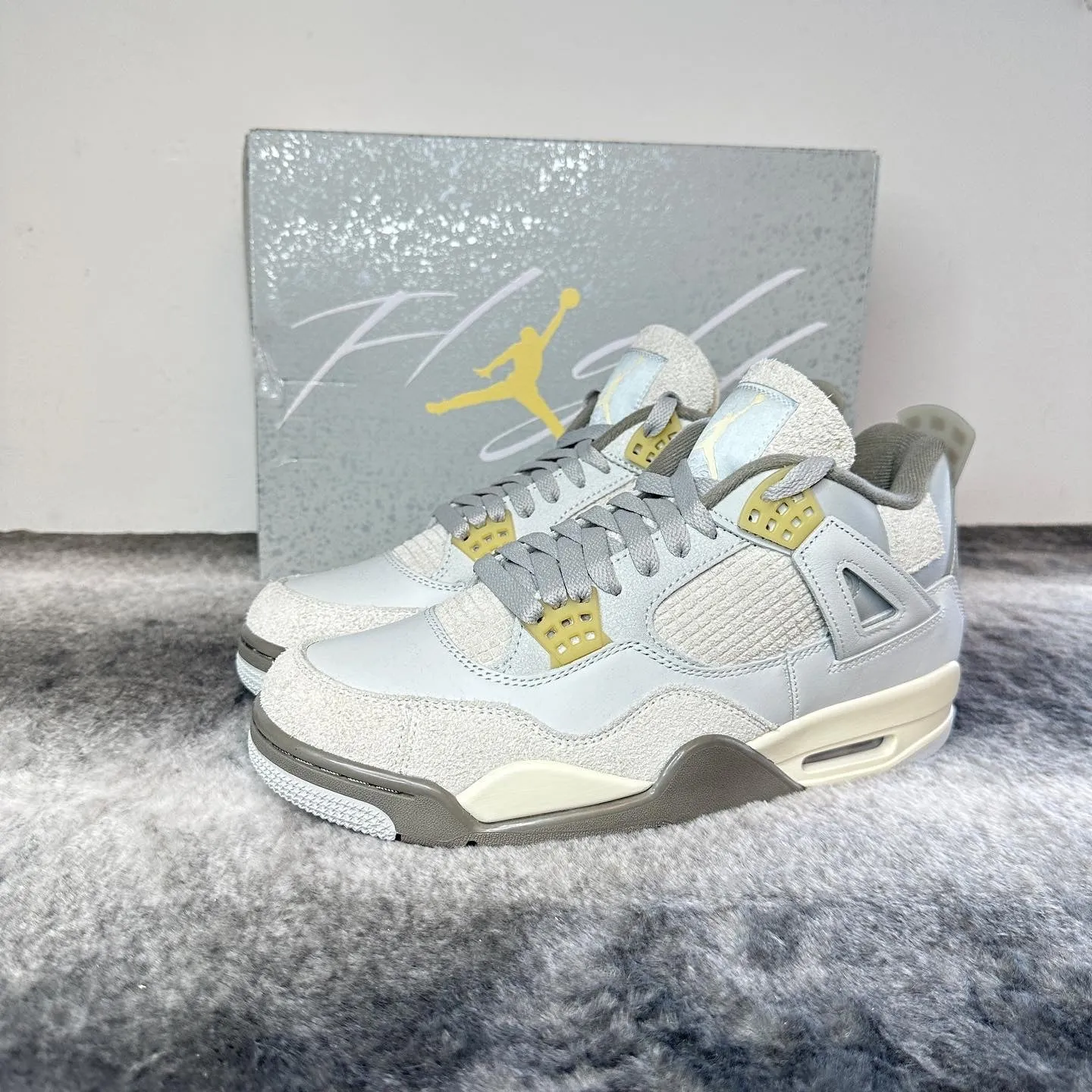 Air Jordan 4 Retro SE Craft Photon Dust