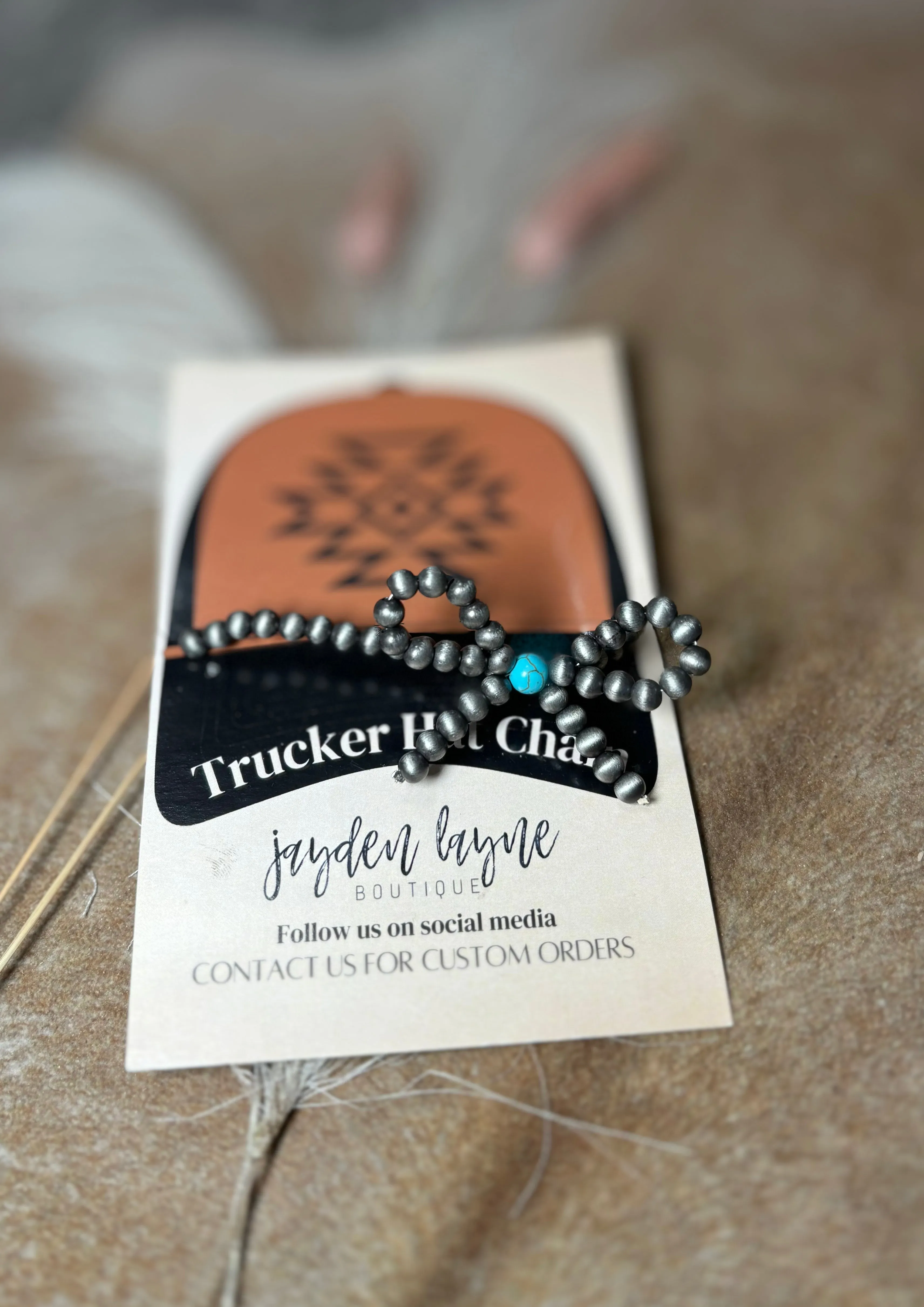 Bow Pearl Trucker Hat Chain
