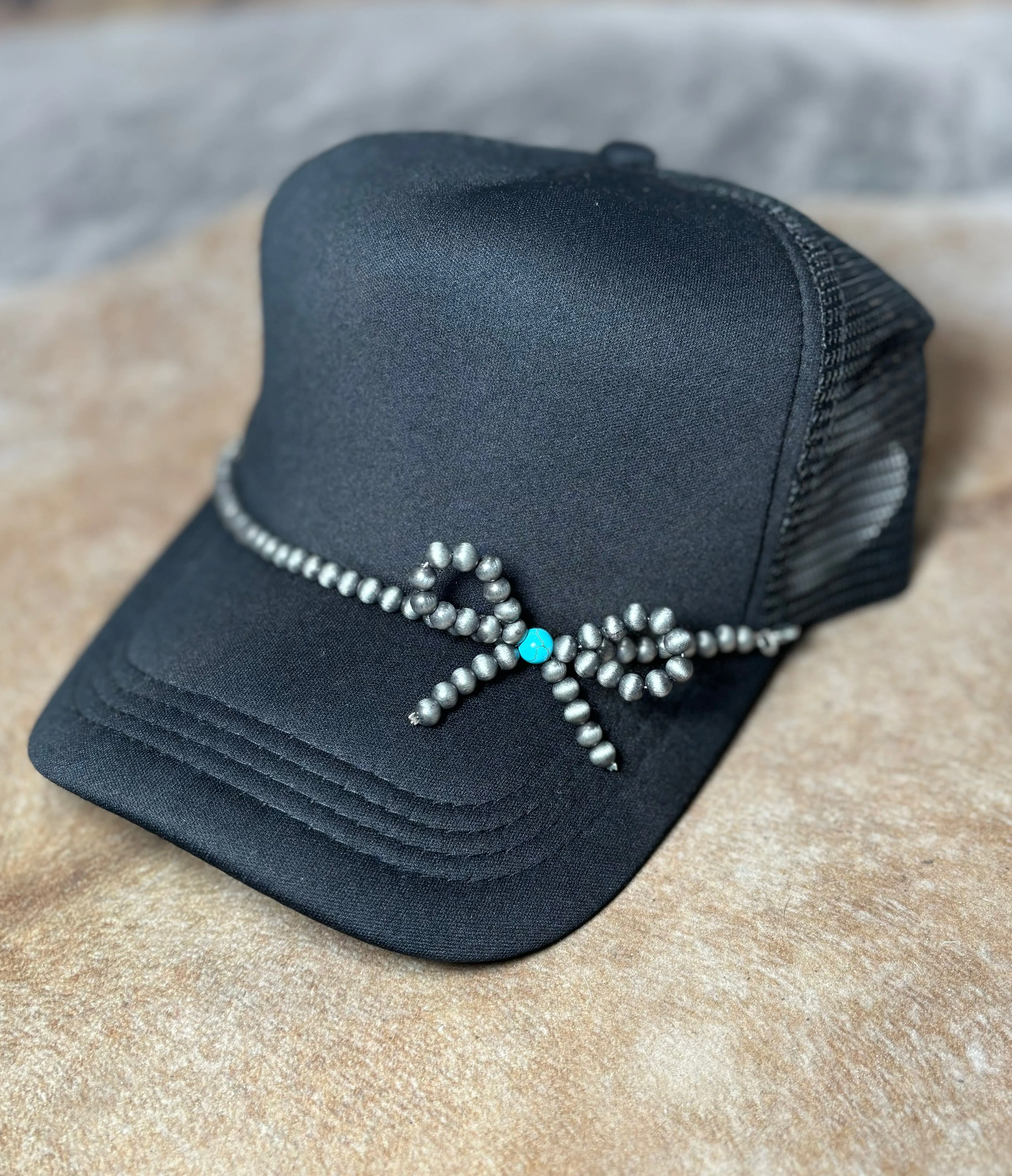 Bow Pearl Trucker Hat Chain