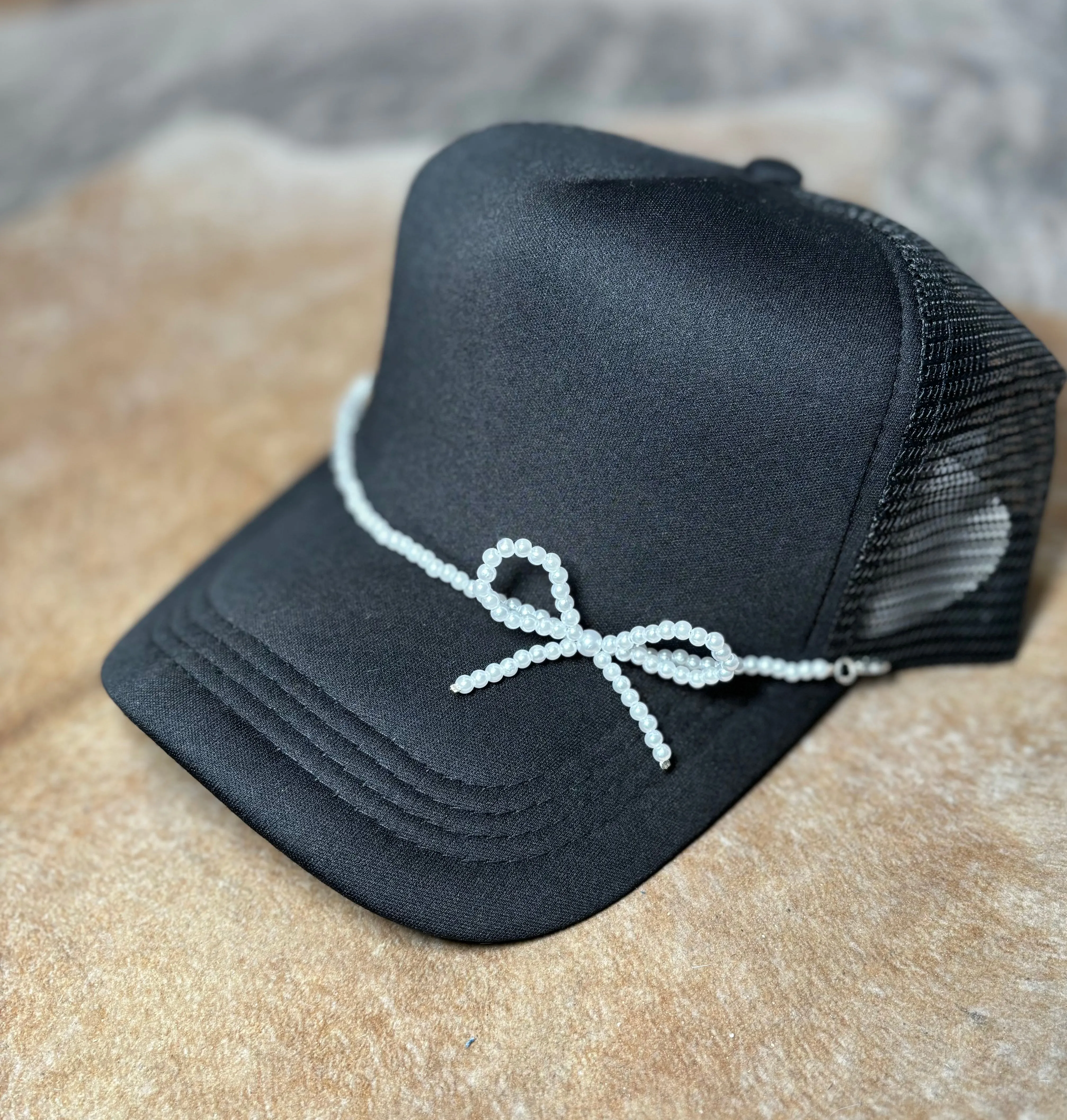 Bow Pearl Trucker Hat Chain
