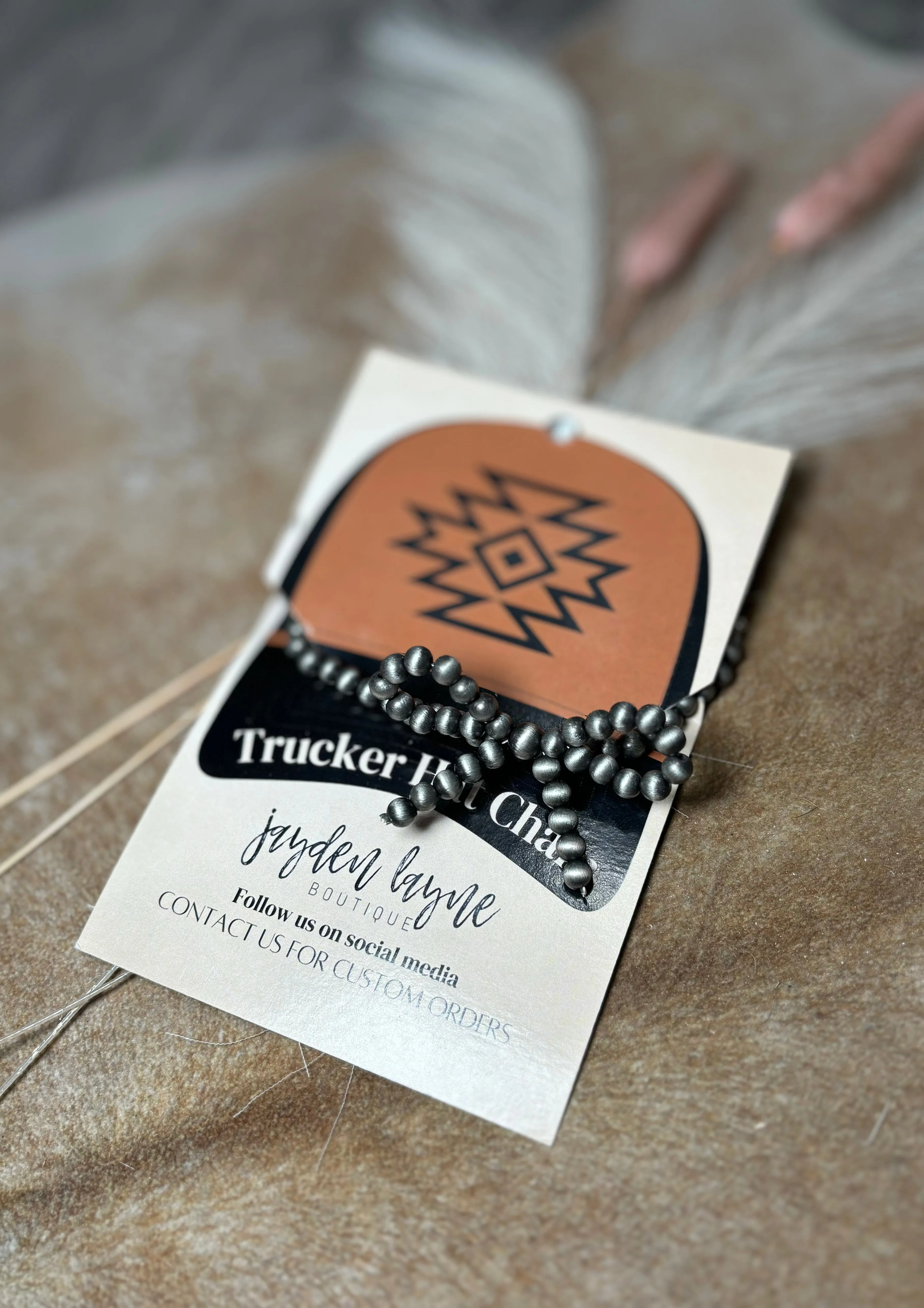 Bow Pearl Trucker Hat Chain