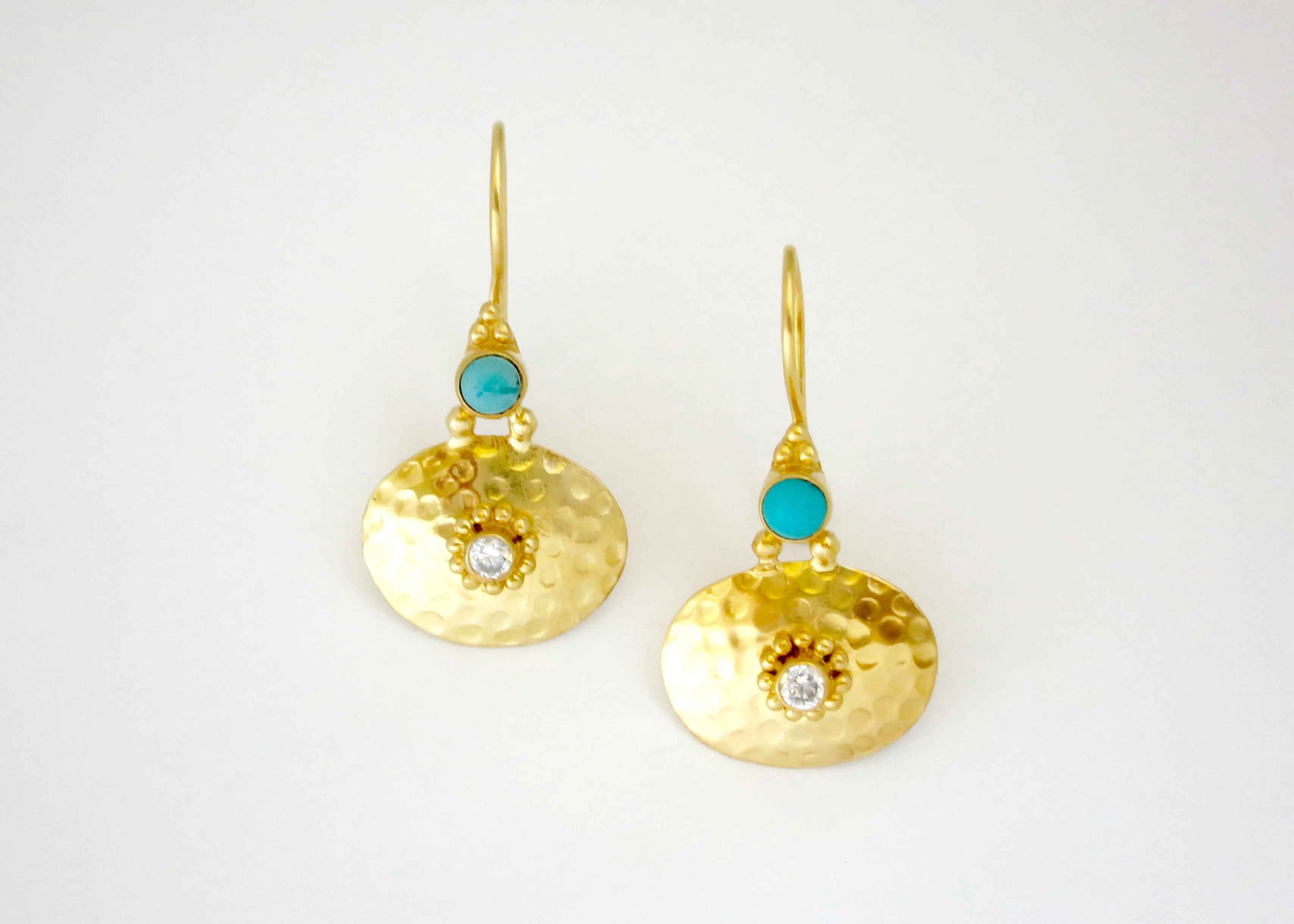 Chic, Greek-inspired, gold-plated, hammer-finish earrings with turquoise and zircon