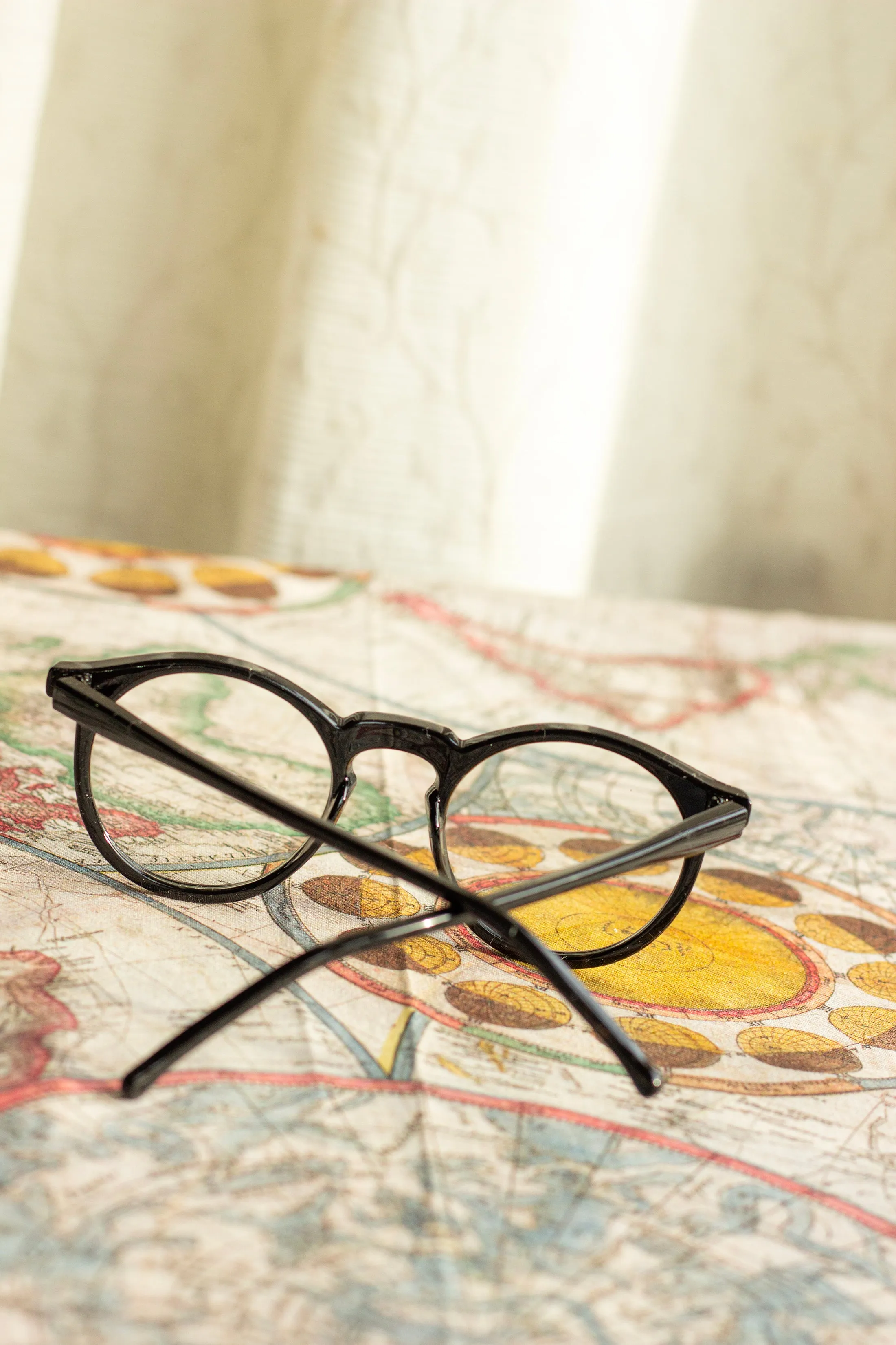 Classic Round Retro Look Fashion Glasses