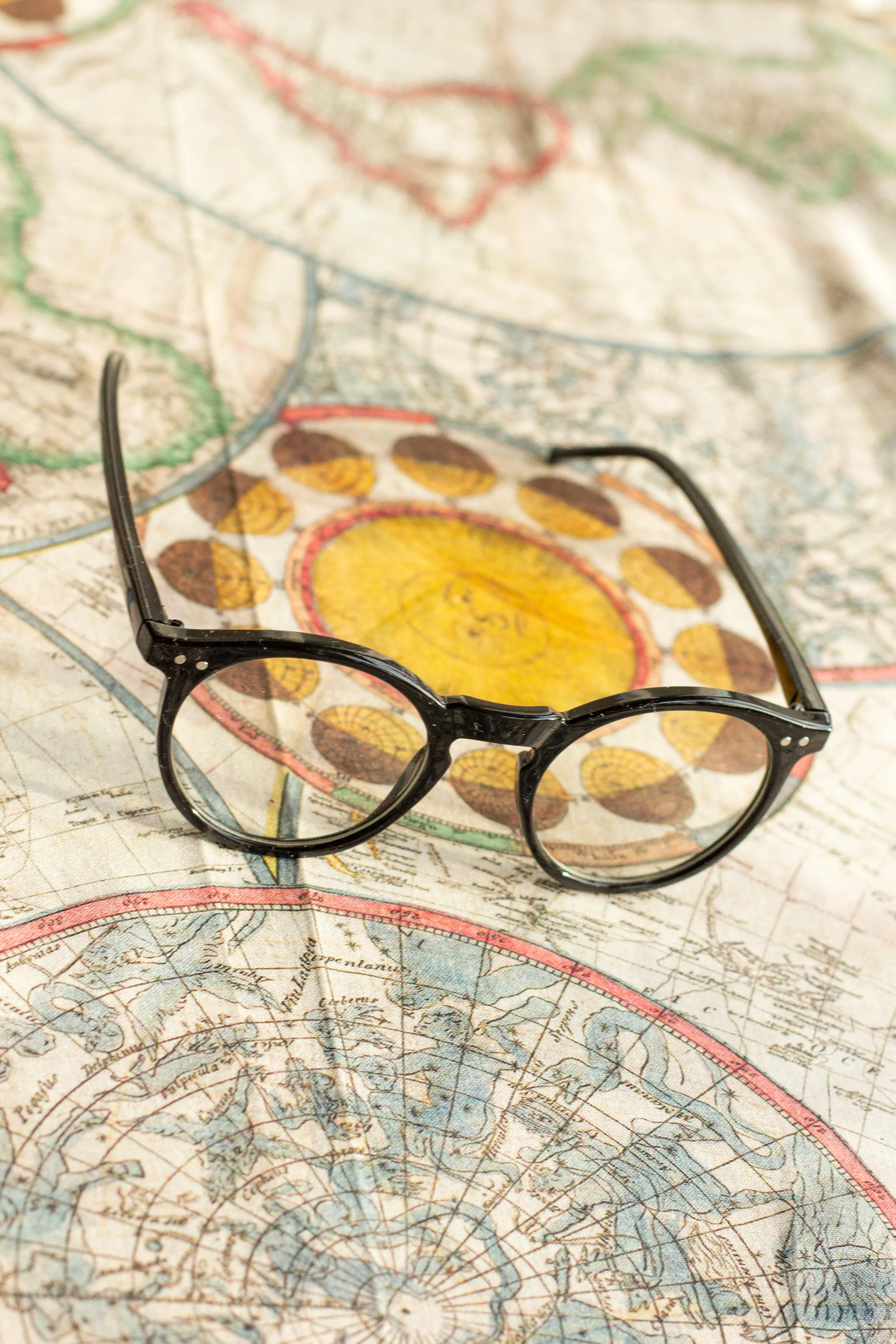 Classic Round Retro Look Fashion Glasses