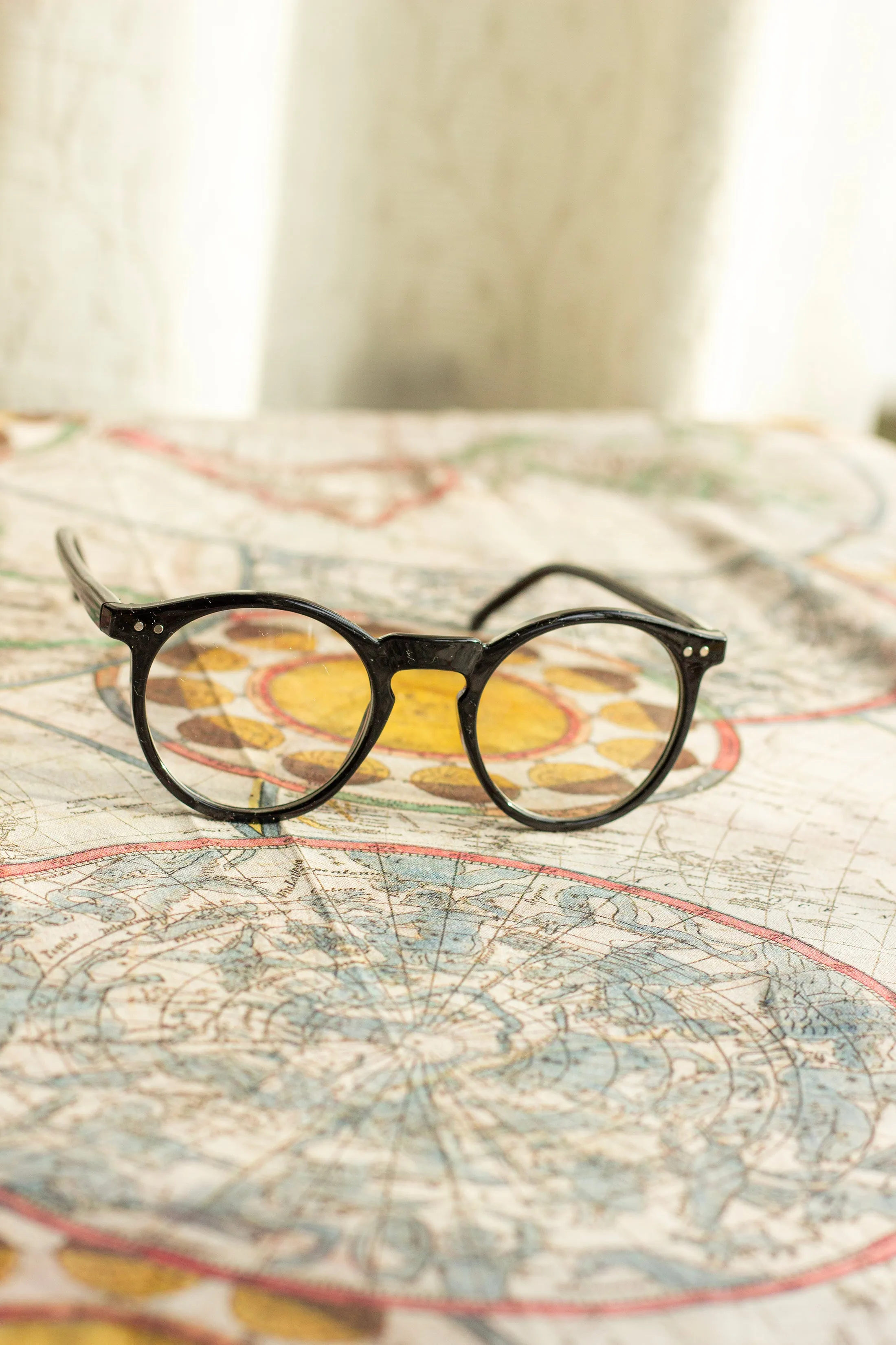 Classic Round Retro Look Fashion Glasses