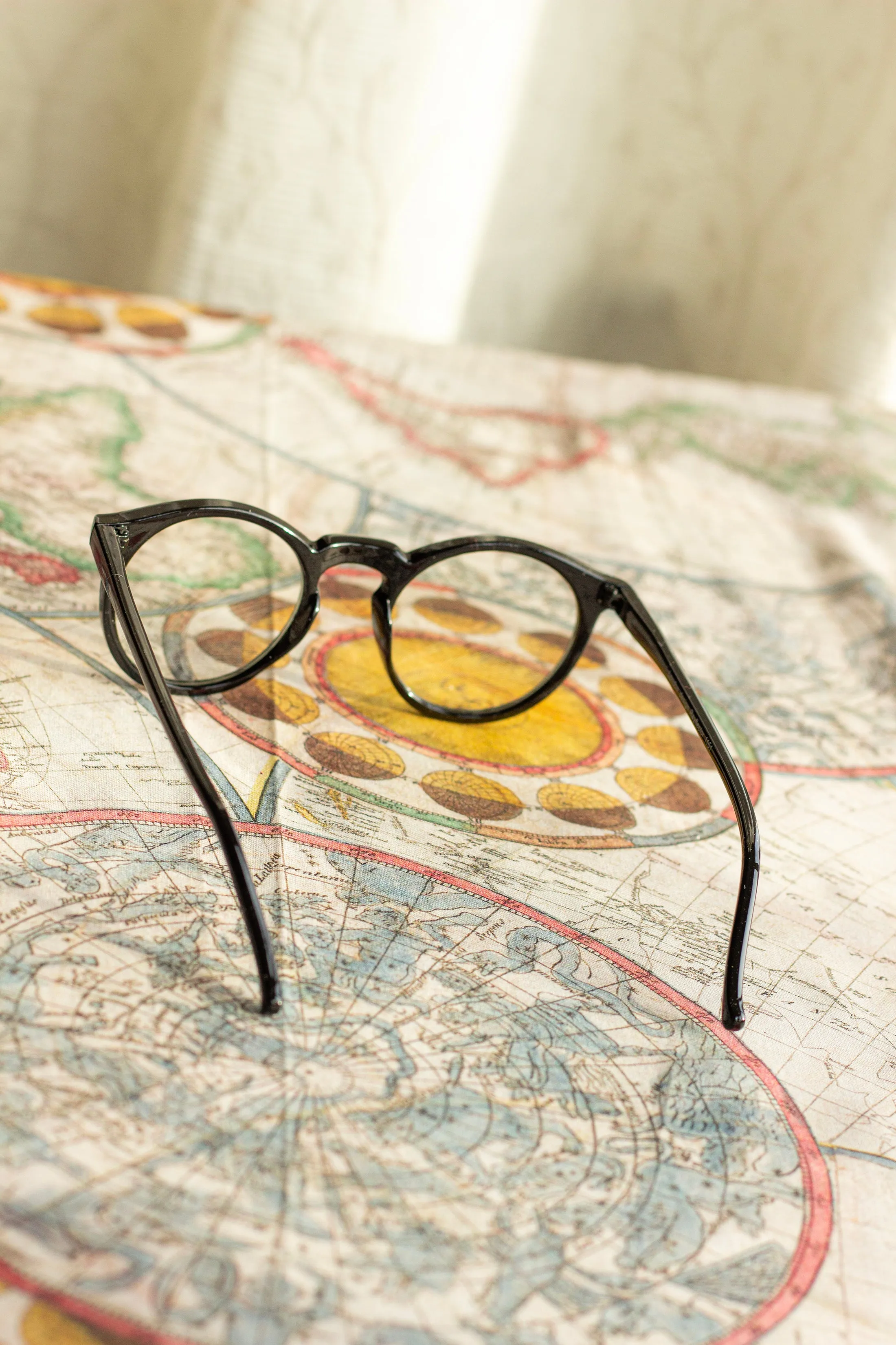 Classic Round Retro Look Fashion Glasses