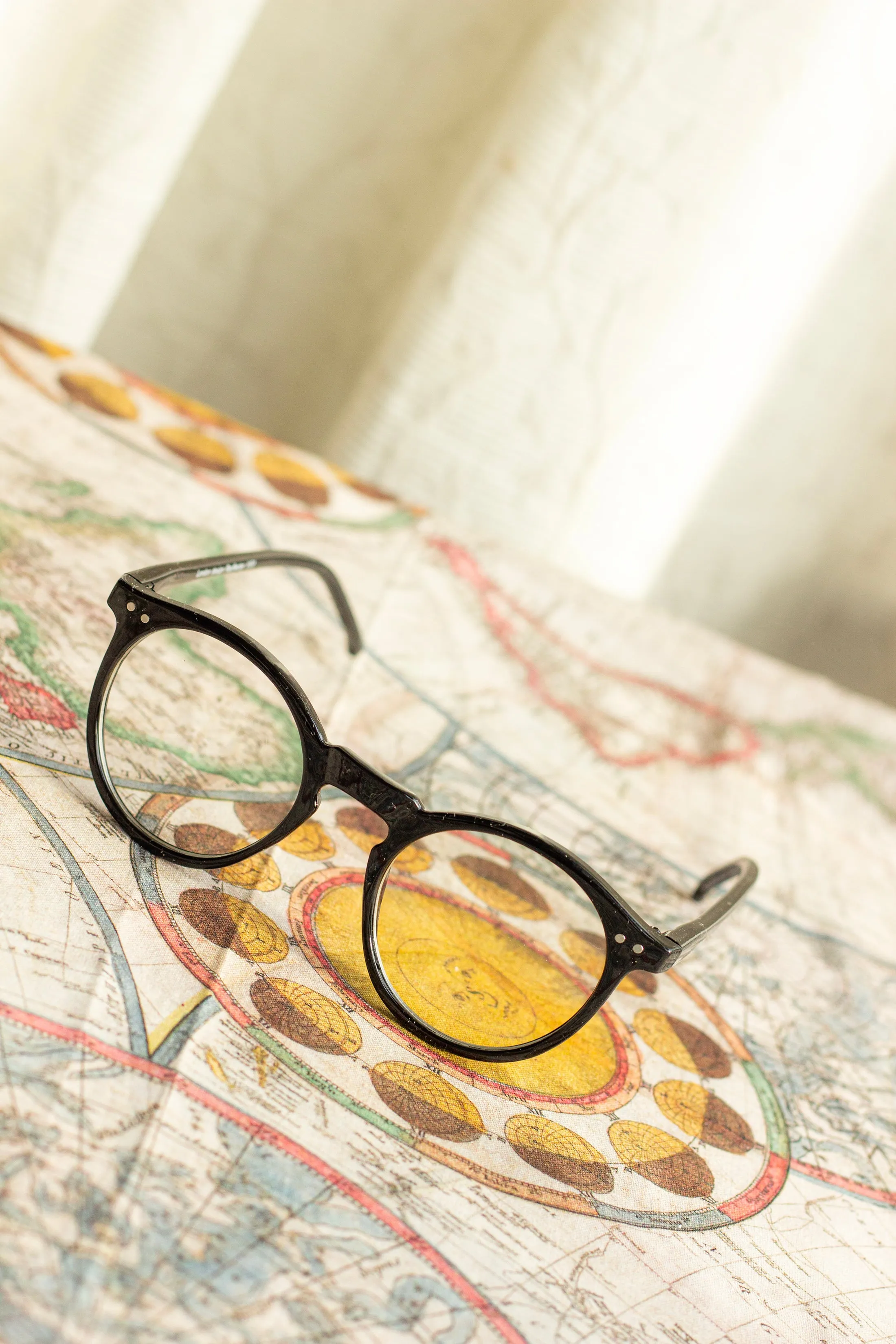Classic Round Retro Look Fashion Glasses