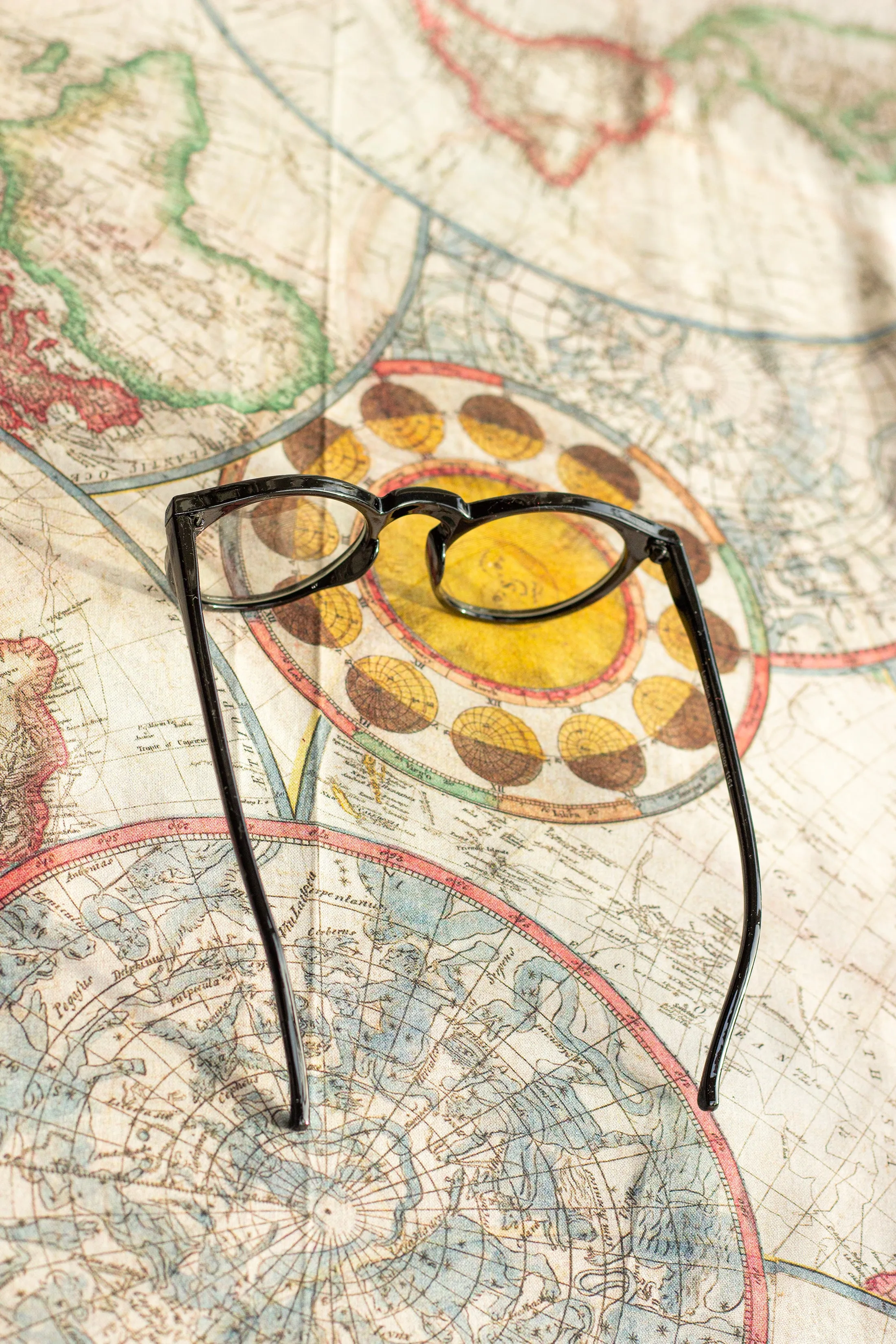 Classic Round Retro Look Fashion Glasses