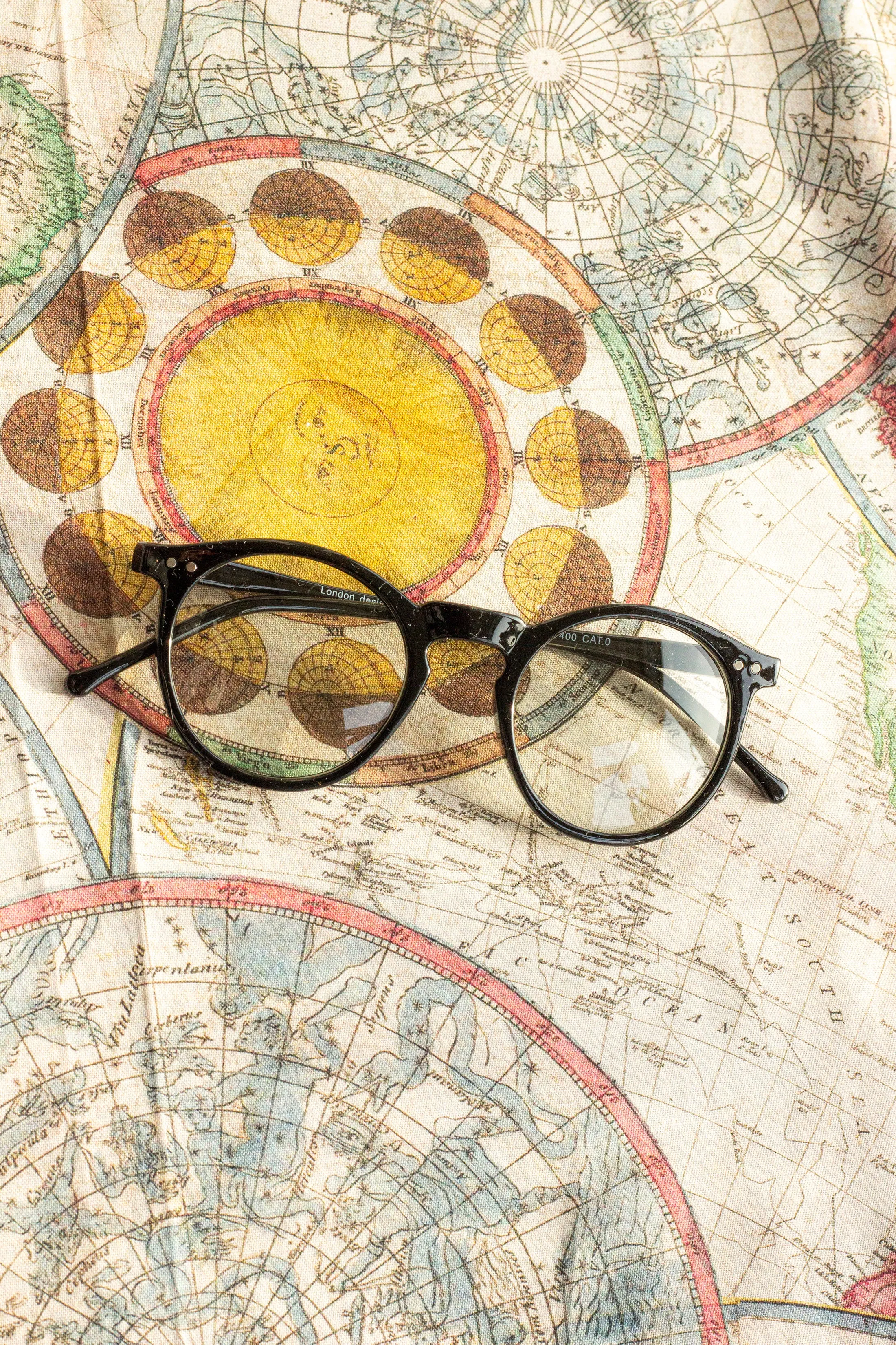 Classic Round Retro Look Fashion Glasses