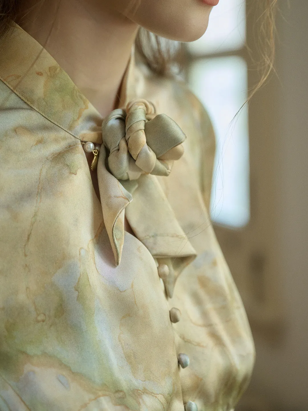 【Final Sale】Melina Retro Oil Painting Print V-Neck Lace-Up Lantern Sleeve Satin Blouse