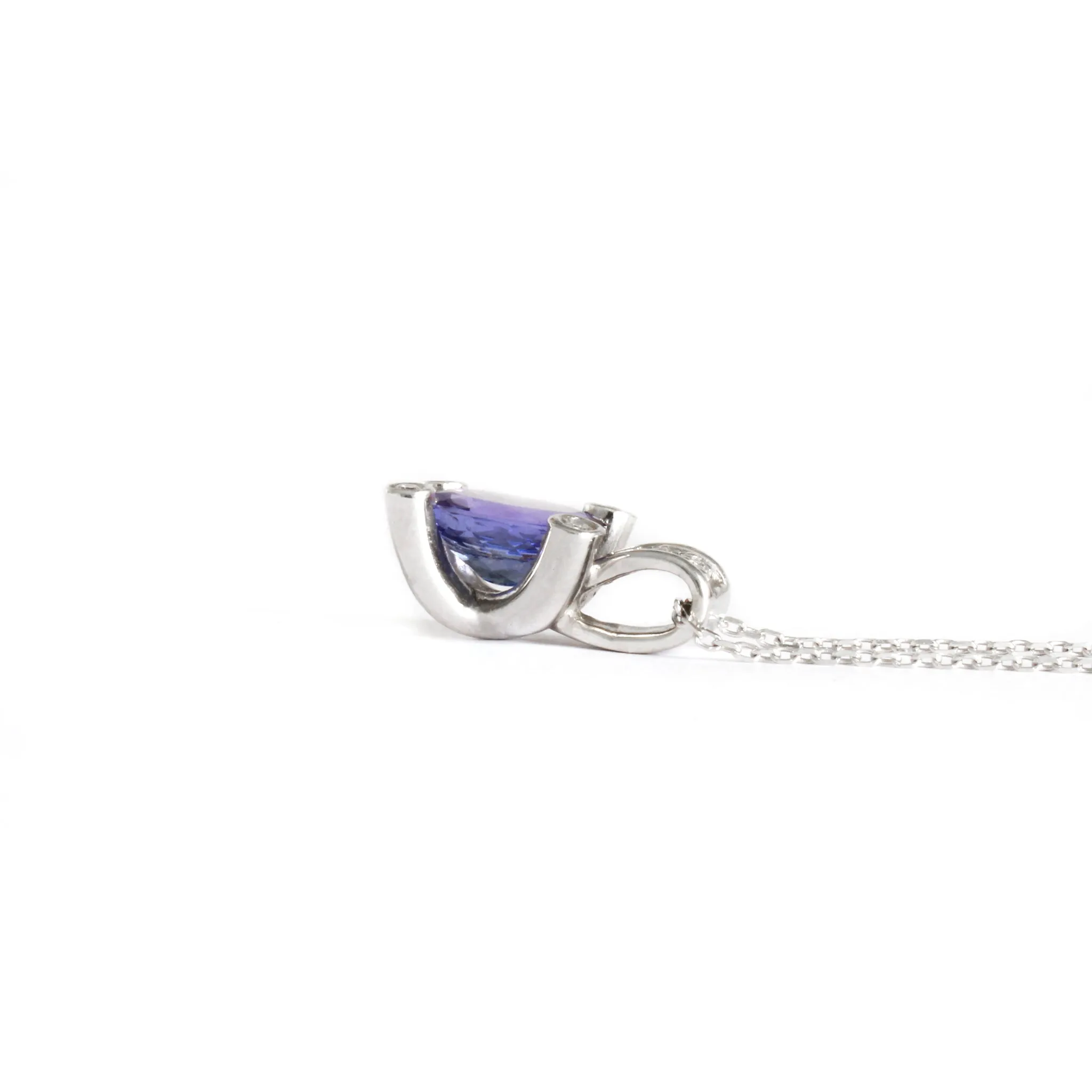 Gorgeous Oval Cut Tanzanite with Diamond Claw, Bale and Band Accent Pendant