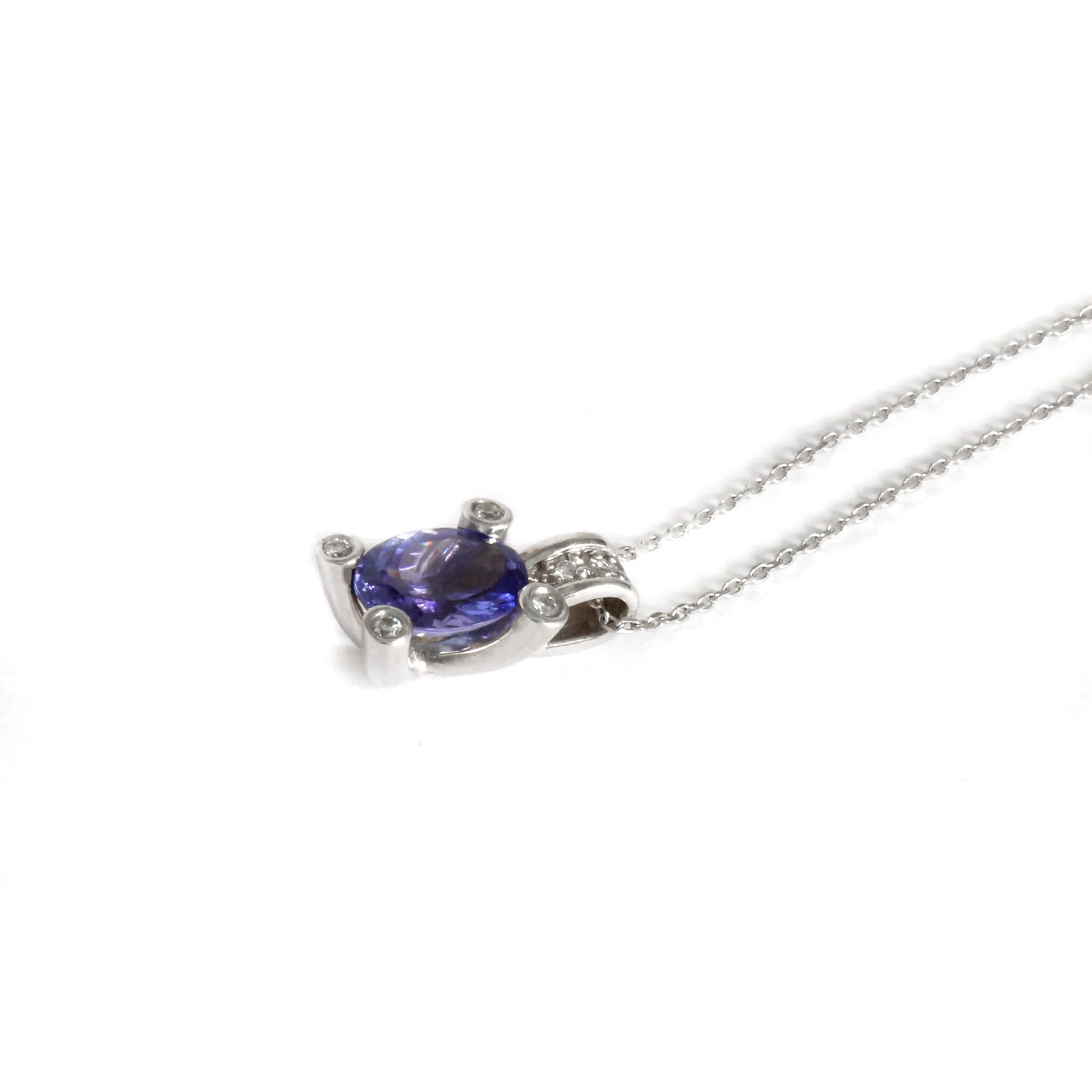 Gorgeous Oval Cut Tanzanite with Diamond Claw, Bale and Band Accent Pendant