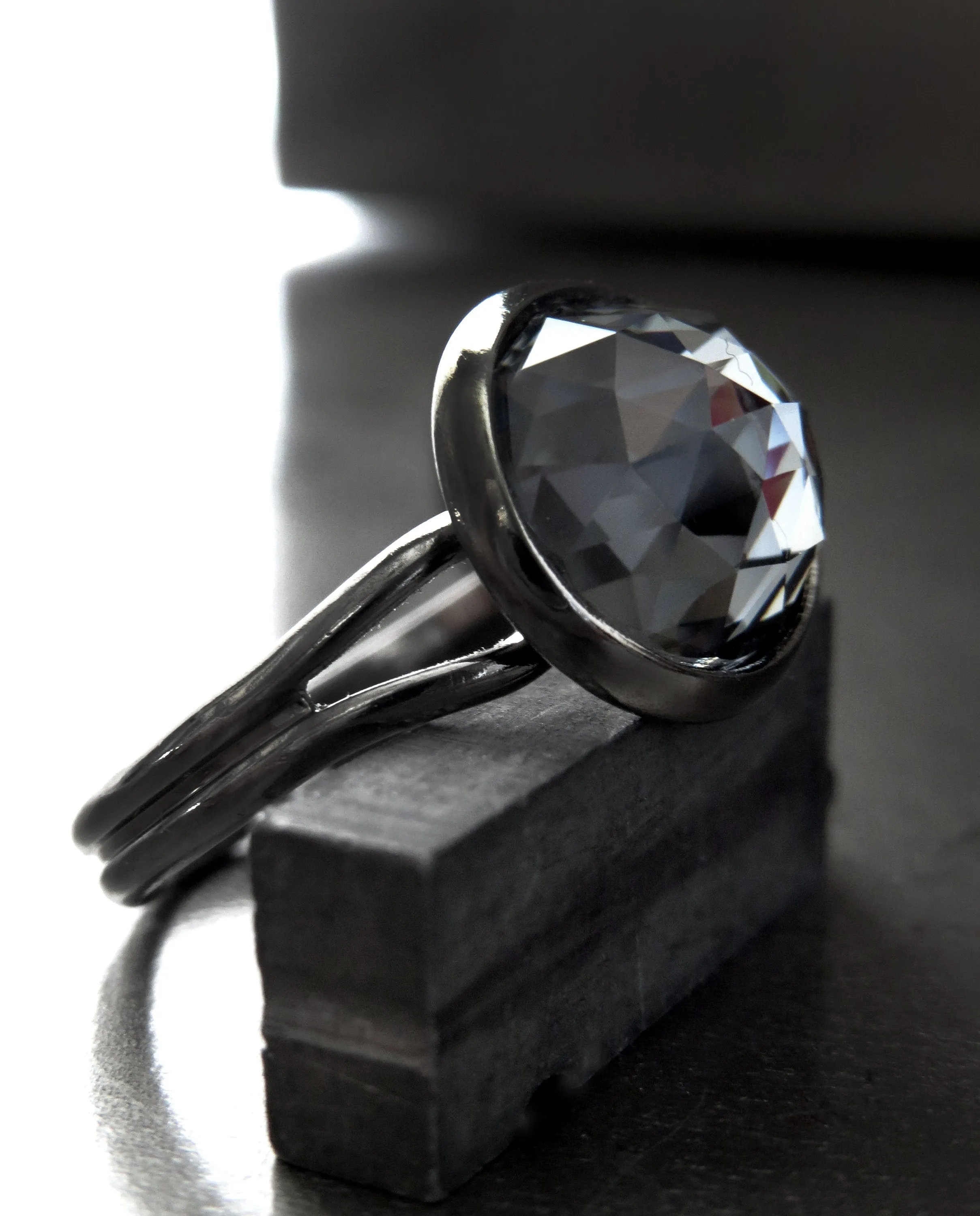 HUSH - Small Black Night Crystal Ring