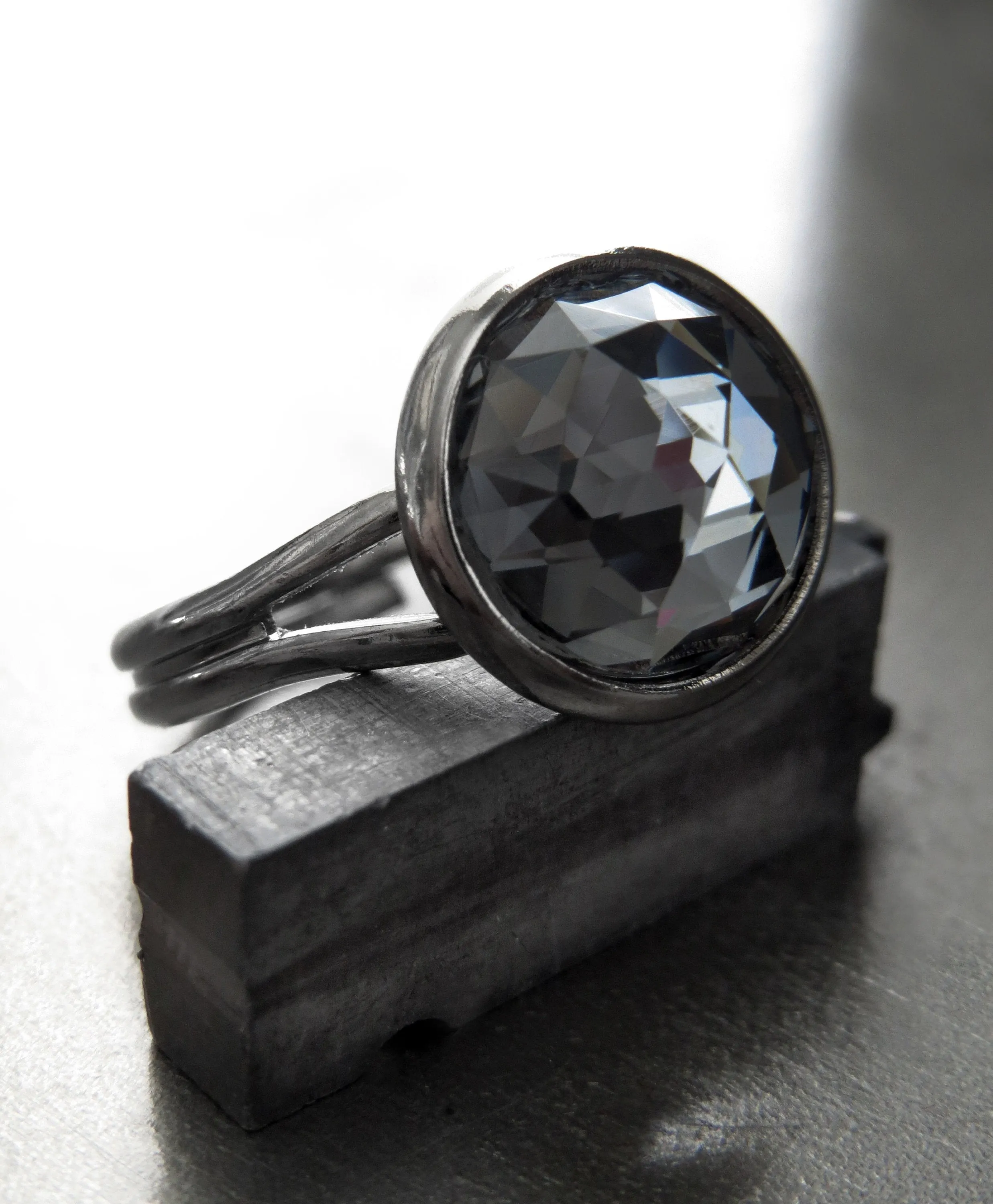 HUSH - Small Black Night Crystal Ring
