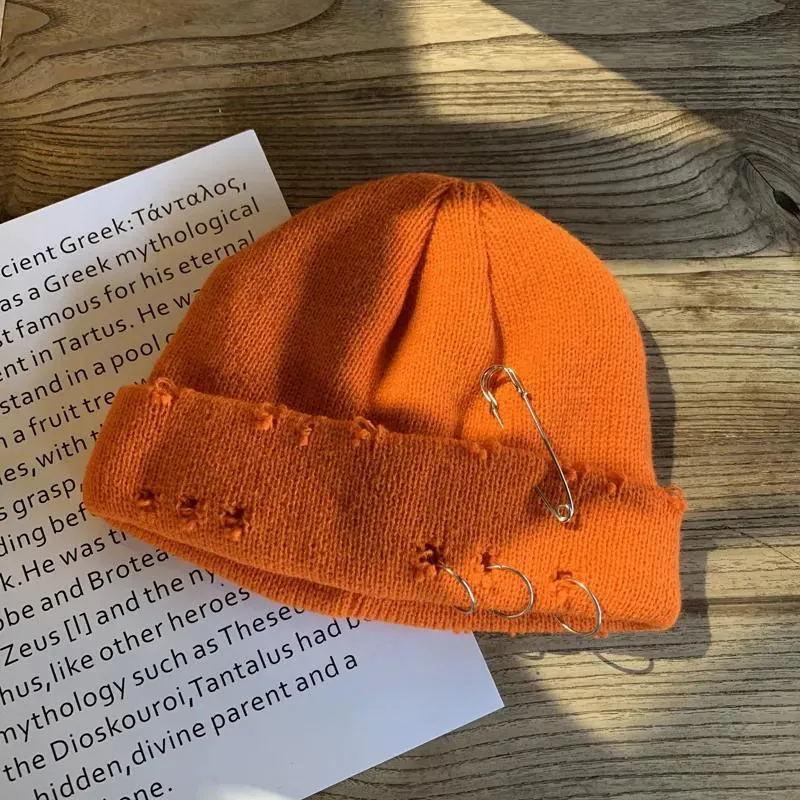 Knit Skullies Beanies Hole Hip Hop Hats with Metal Rings Brooch Fashion Men Women Streetwear Ripped Beanies Hats Solid Autumn Winter Warm Skull Hats