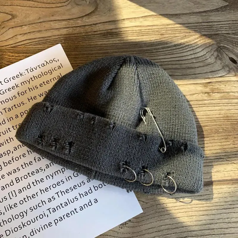 Knit Skullies Beanies Hole Hip Hop Hats with Metal Rings Brooch Fashion Men Women Streetwear Ripped Beanies Hats Solid Autumn Winter Warm Skull Hats