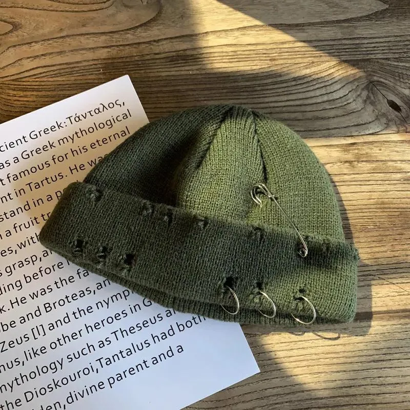 Knit Skullies Beanies Hole Hip Hop Hats with Metal Rings Brooch Fashion Men Women Streetwear Ripped Beanies Hats Solid Autumn Winter Warm Skull Hats