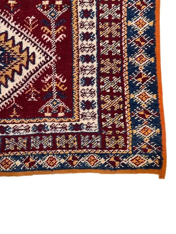 Moroccan area rug from Tazenakht, Wool and Thread, 240cm x 155cm or 7.87ft x 5.08ft
