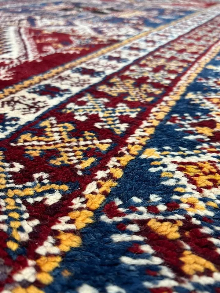 Moroccan area rug from Tazenakht, Wool and Thread, 240cm x 155cm or 7.87ft x 5.08ft