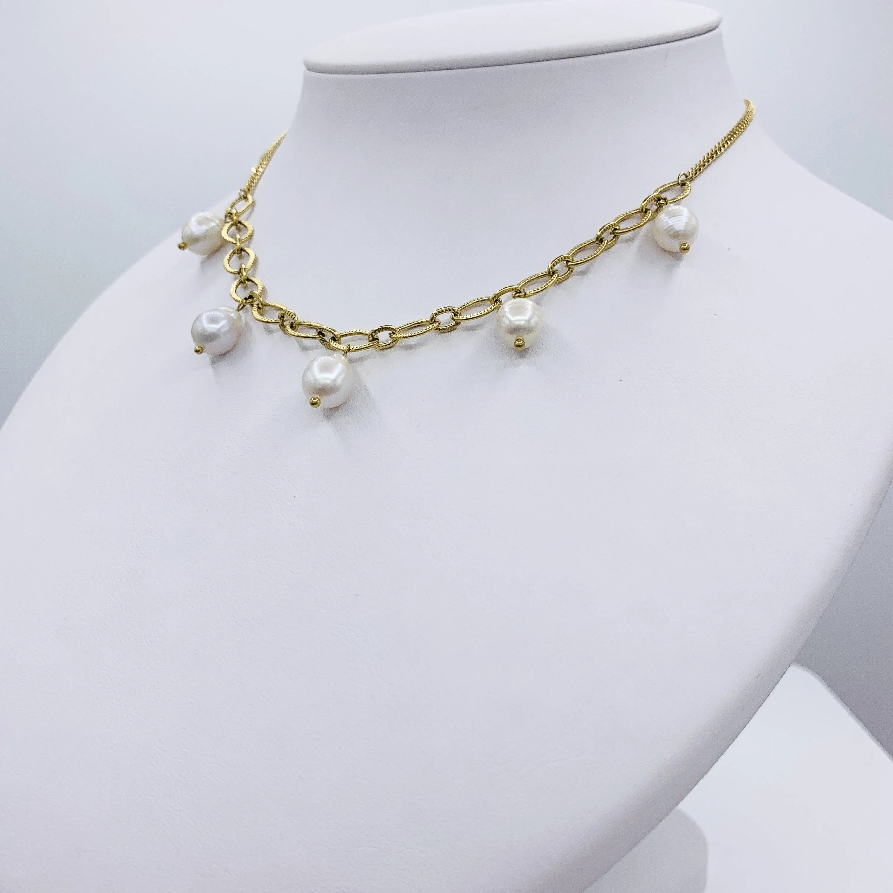 Natural Pearl Choker Necklace on Mixed Chain