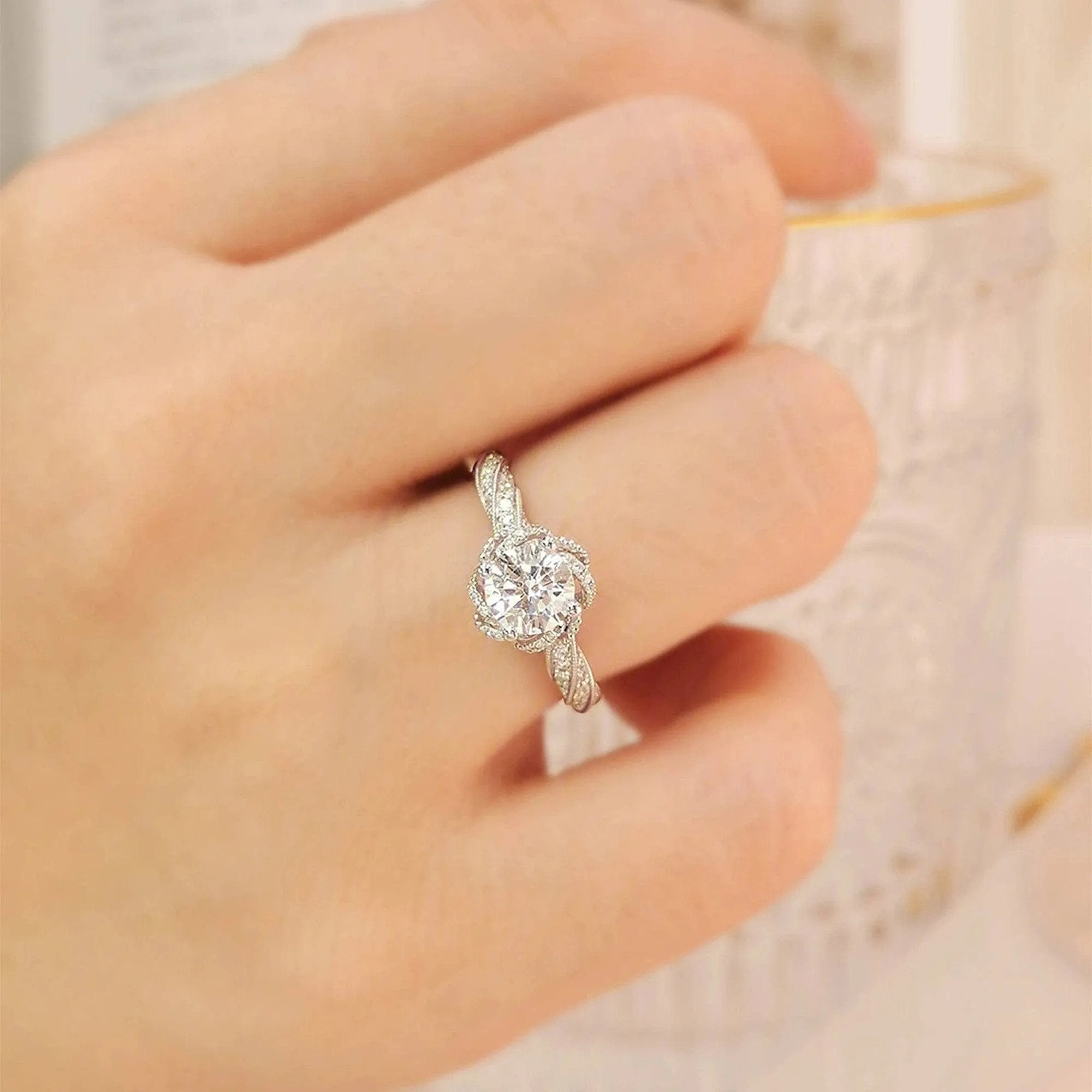 Round Cut 18k Diamond Halo Twist Engagement Ring
