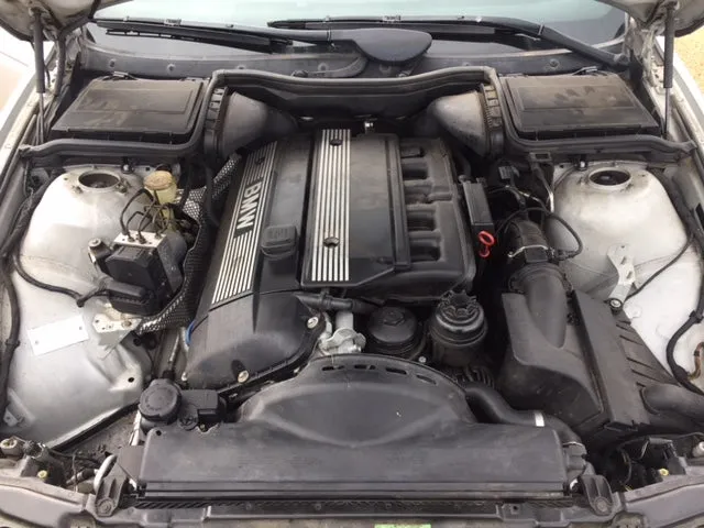 S2746 5' E39 Sedan 525i M54 AUTO 2000/08