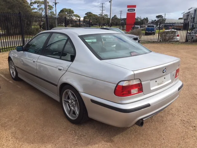 S2746 5' E39 Sedan 525i M54 AUTO 2000/08