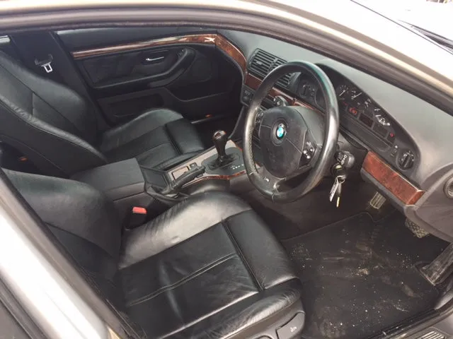 S2746 5' E39 Sedan 525i M54 AUTO 2000/08